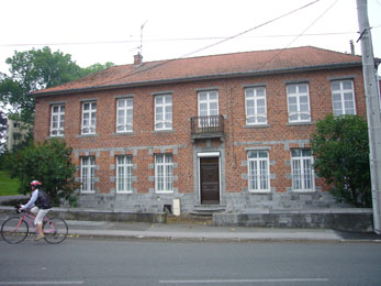 un étage en moins, des tuiles mécaniques : la maison a changé !