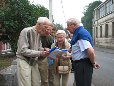 Analyse des copies de documents anciens, amenées sur place