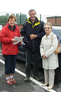 retrouvailles devant le cimetière de Feignies