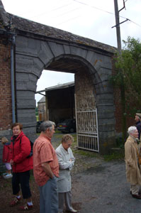 La magnifique porte cochère de la propriété.