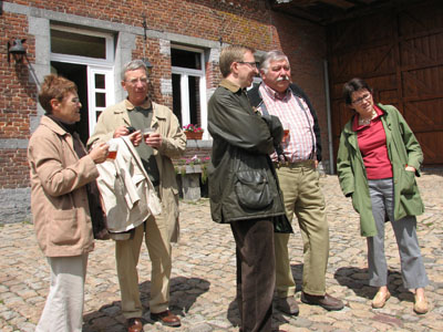 Des cousins heureux de fouler le même pavé que leurs ancêtres.