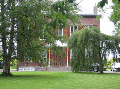 La très belle propriété du «petit» Bléron, juste au bord de la frontière.